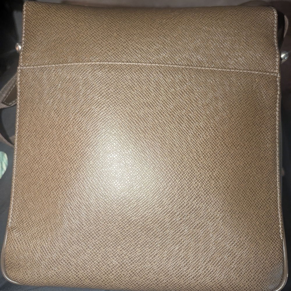 Authentic Yaranga Camera bag Louis Vuitton..Unisex - Picture 2 of 16